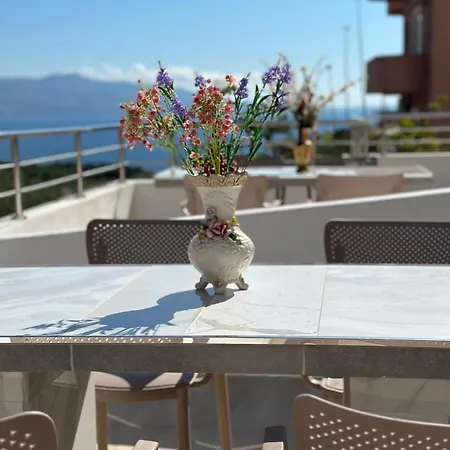 Sunny アパート Sarandë