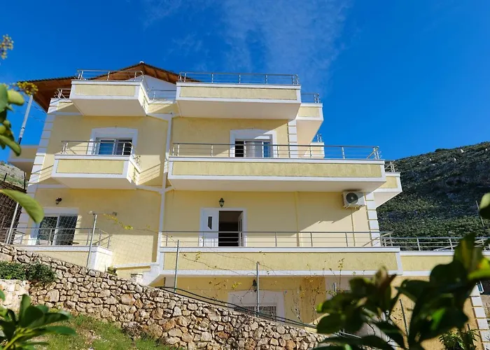 Sunny Sarandë
